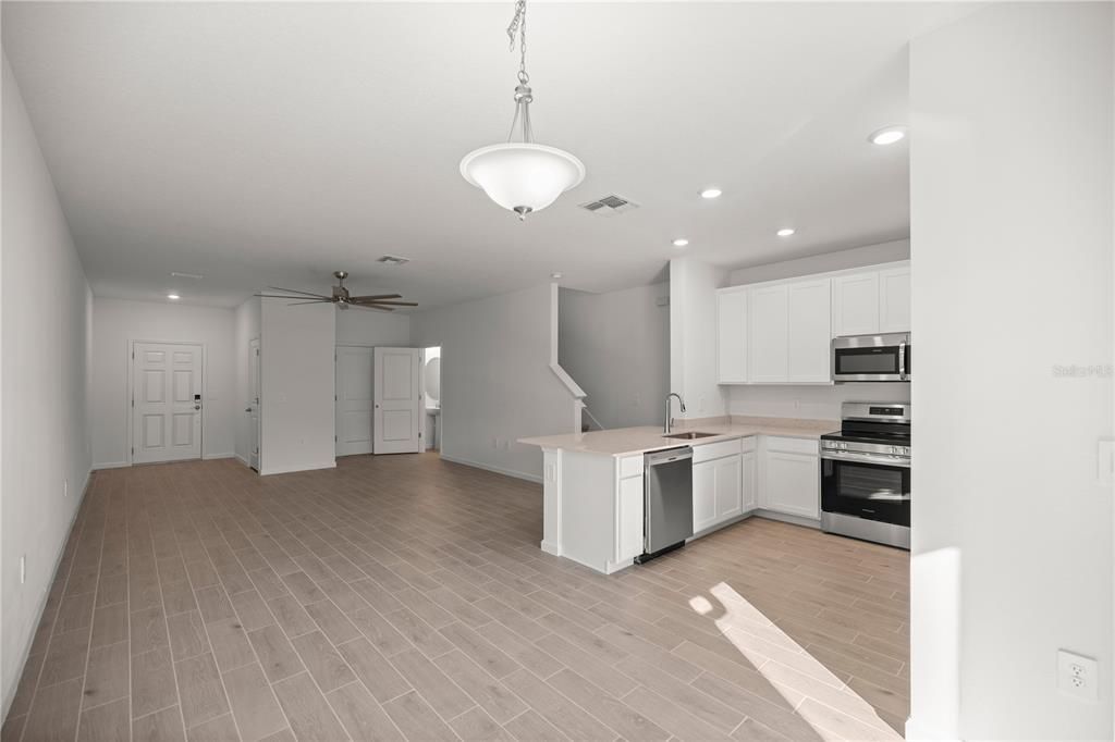 For Rent: $1,900 (3 beds, 2 baths, 1828 Square Feet)
