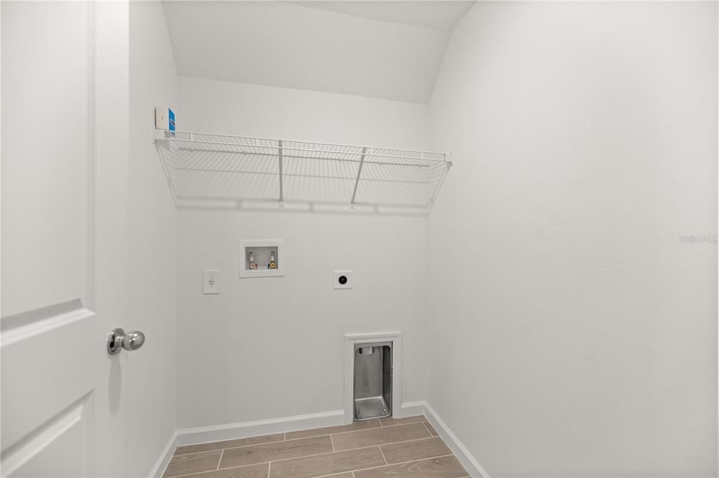 For Rent: $1,900 (3 beds, 2 baths, 1828 Square Feet)