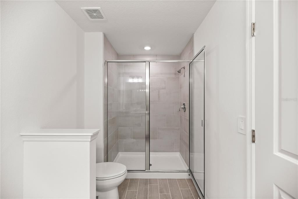 For Rent: $1,900 (3 beds, 2 baths, 1828 Square Feet)