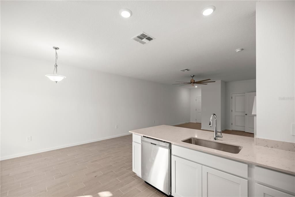 For Rent: $1,900 (3 beds, 2 baths, 1828 Square Feet)