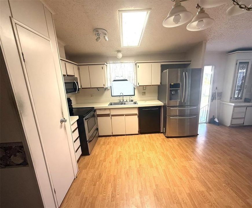 Activo con contrato: $79,900 (2 camas, 2 baños, 1079 Pies cuadrados)