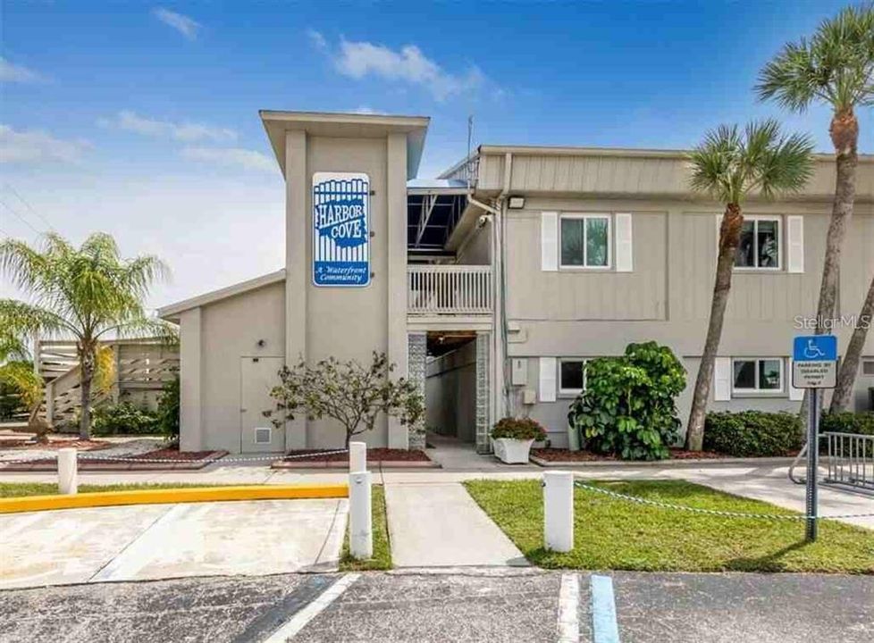 Activo con contrato: $79,900 (2 camas, 2 baños, 1079 Pies cuadrados)