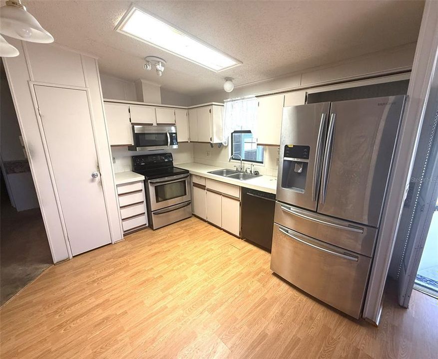 Activo con contrato: $79,900 (2 camas, 2 baños, 1079 Pies cuadrados)