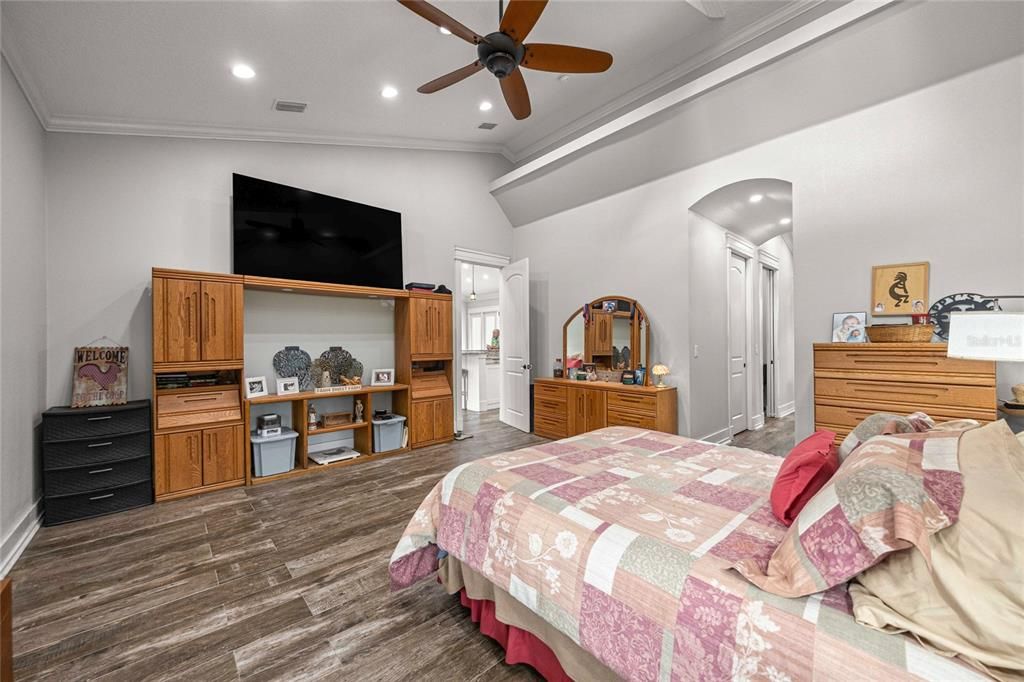 Active With Contract: $699,900 (3 beds, 2 baths, 2042 Square Feet)