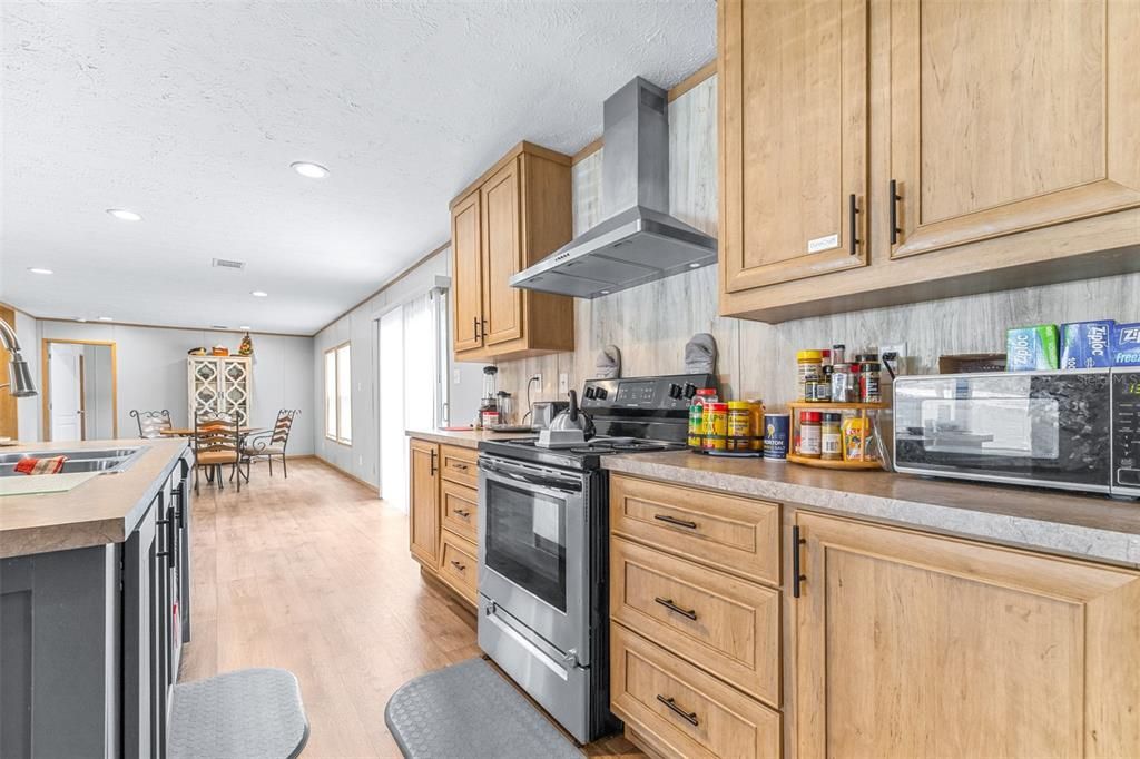 For Sale: $240,000 (4 beds, 2 baths, 1904 Square Feet)