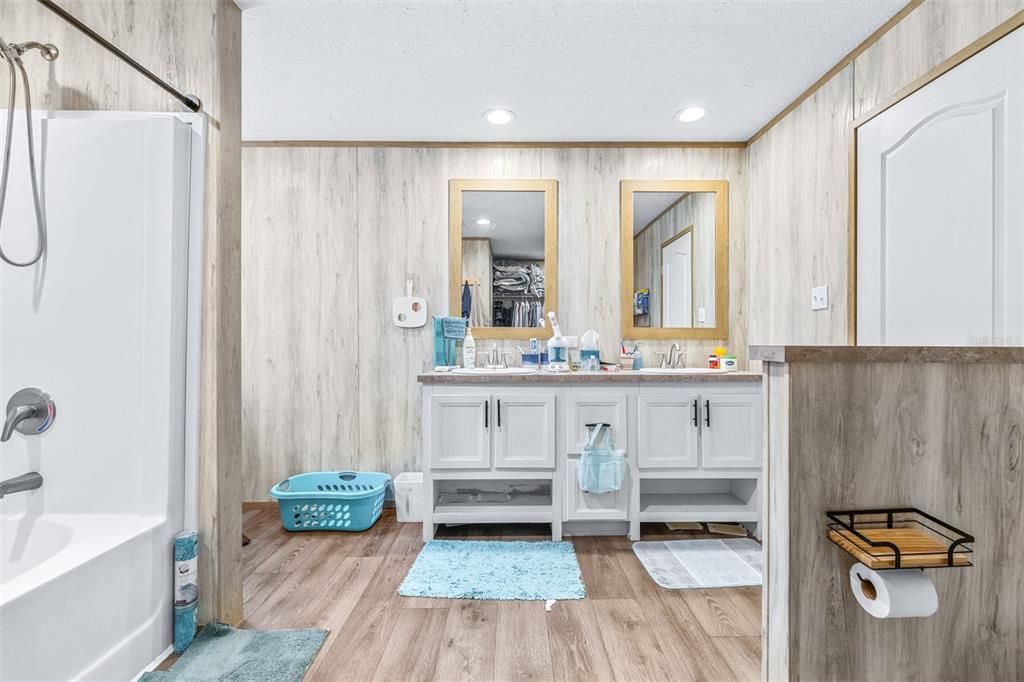 For Sale: $240,000 (4 beds, 2 baths, 1904 Square Feet)