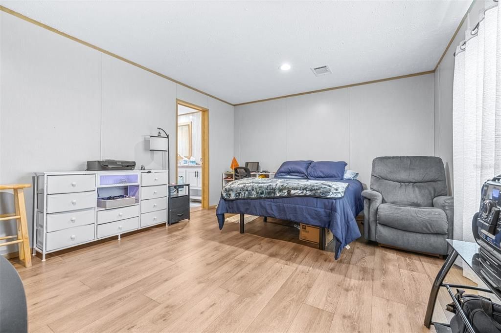 For Sale: $240,000 (4 beds, 2 baths, 1904 Square Feet)