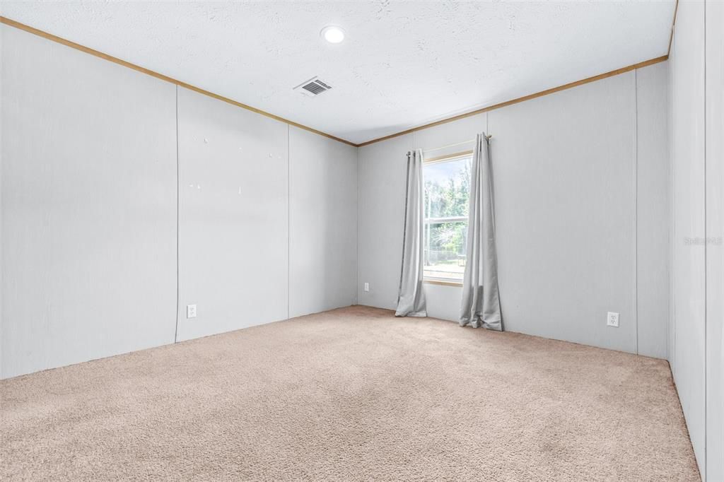 For Sale: $240,000 (4 beds, 2 baths, 1904 Square Feet)