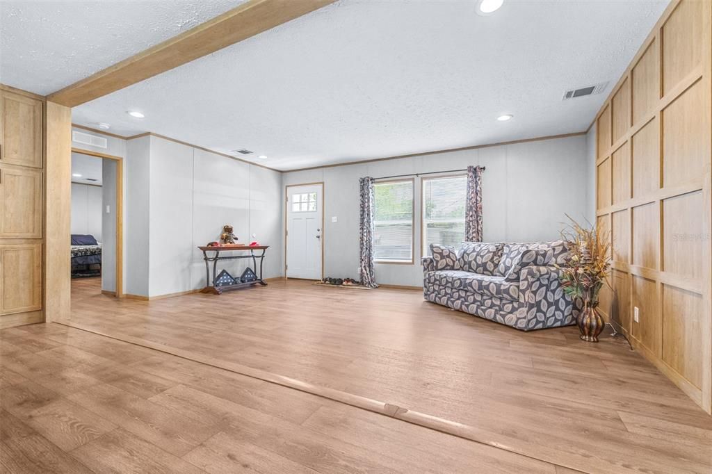 For Sale: $240,000 (4 beds, 2 baths, 1904 Square Feet)
