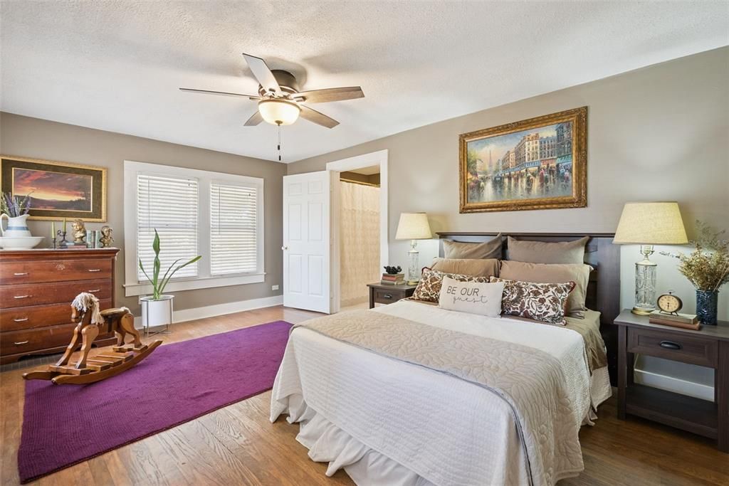 Activo con contrato: $549,900 (4 camas, 2 baños, 2625 Pies cuadrados)