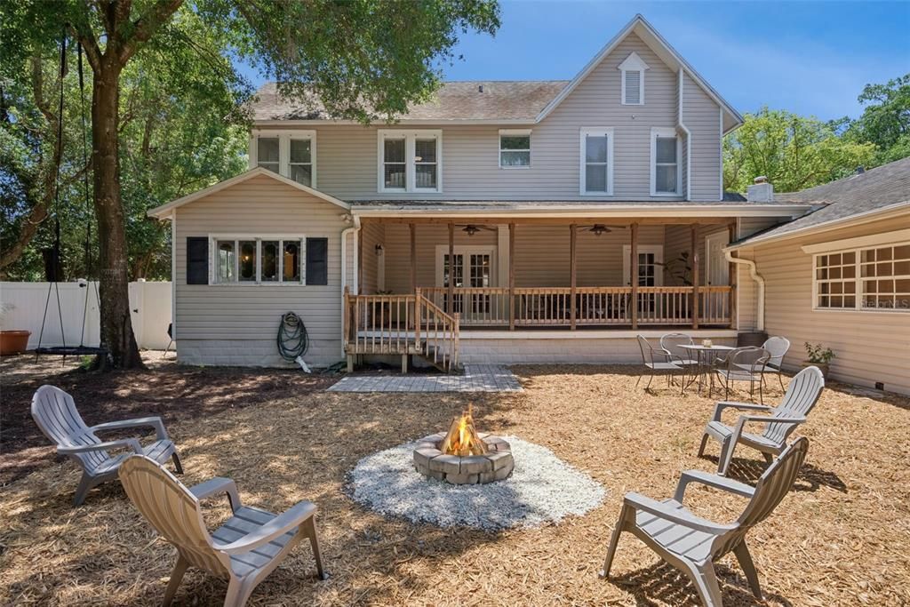Activo con contrato: $549,900 (4 camas, 2 baños, 2625 Pies cuadrados)