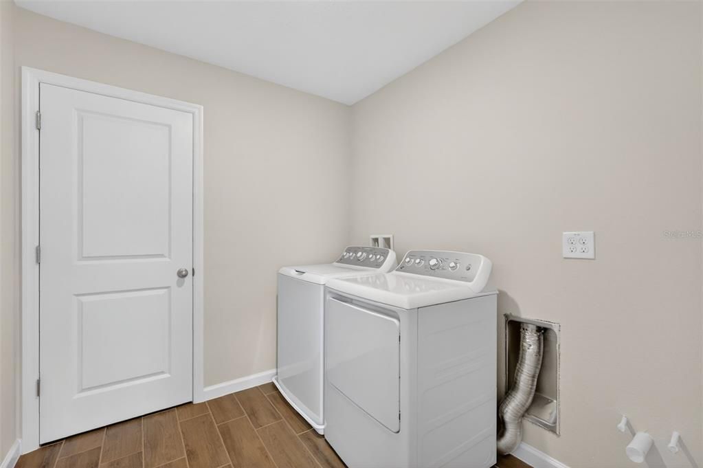 For Rent: $2,950 (4 beds, 3 baths, 2556 Square Feet)
