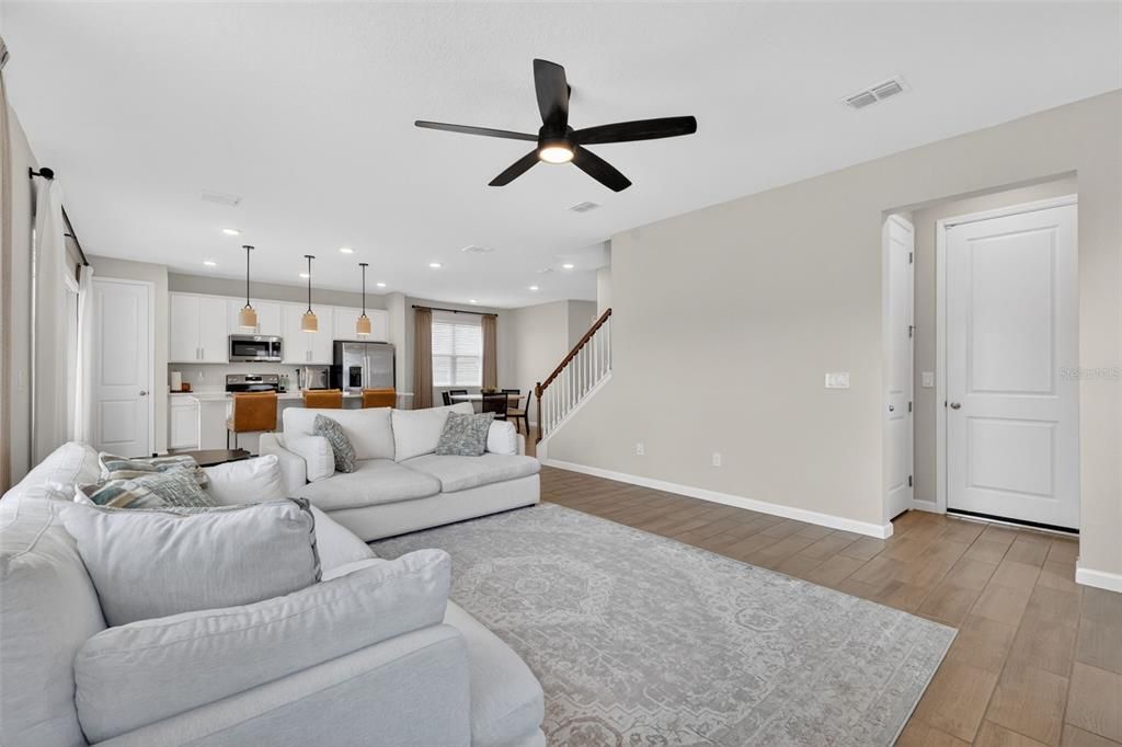 For Rent: $2,950 (4 beds, 3 baths, 2556 Square Feet)
