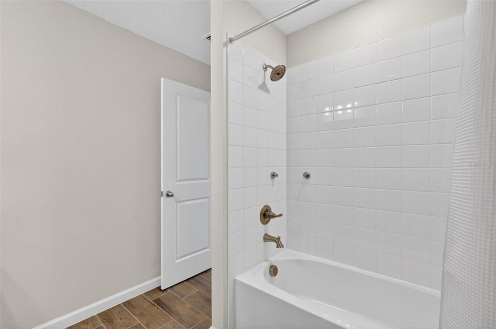 For Rent: $2,950 (4 beds, 3 baths, 2556 Square Feet)