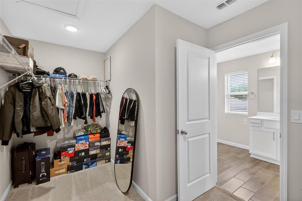 For Rent: $2,950 (4 beds, 3 baths, 2556 Square Feet)