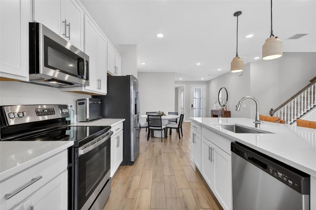 For Rent: $2,950 (4 beds, 3 baths, 2556 Square Feet)