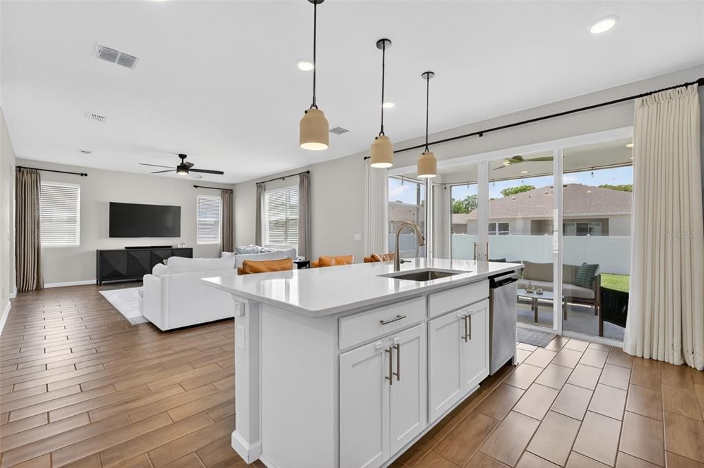 For Rent: $2,950 (4 beds, 3 baths, 2556 Square Feet)