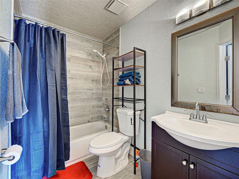 На продажу: $224,900 (2 спален, 1 ванн, 775 Квадратных фут)