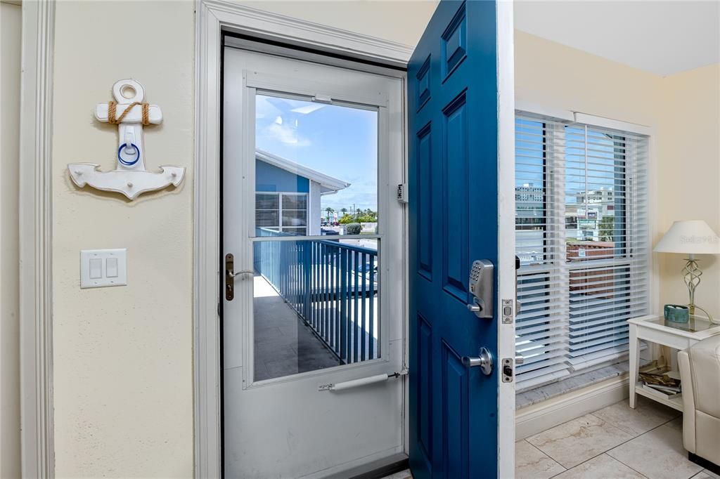 For Sale: $325,000 (1 beds, 1 baths, 430 Square Feet)