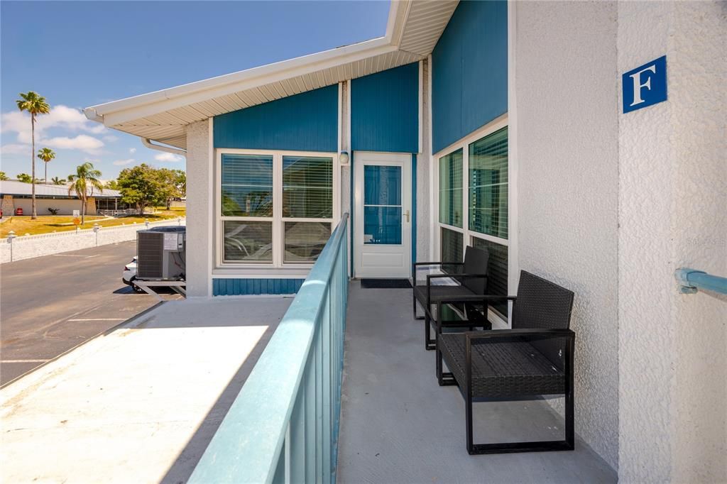For Sale: $325,000 (1 beds, 1 baths, 430 Square Feet)