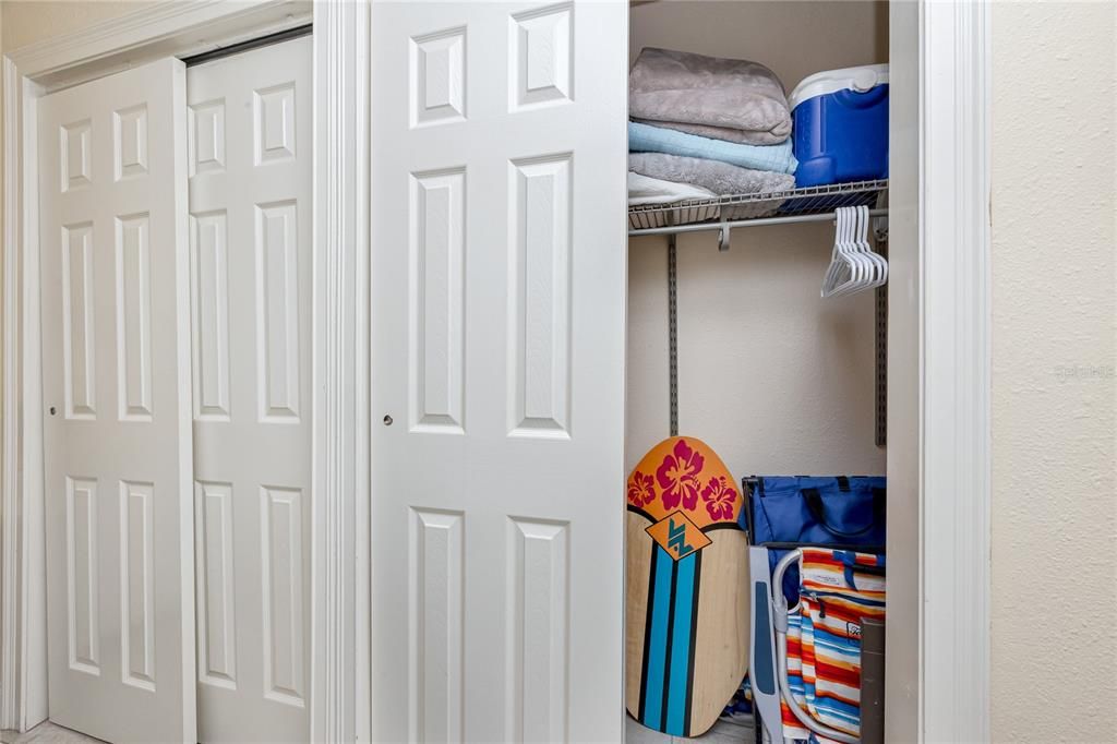 For Sale: $325,000 (1 beds, 1 baths, 430 Square Feet)