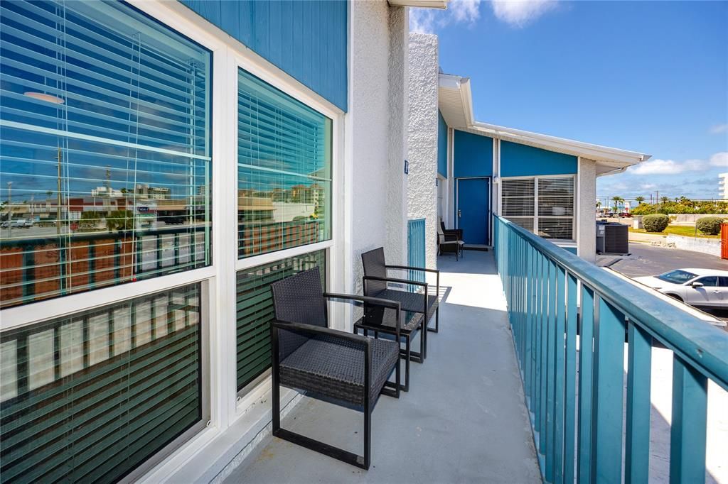 For Sale: $325,000 (1 beds, 1 baths, 430 Square Feet)