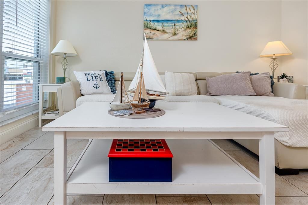 For Sale: $325,000 (1 beds, 1 baths, 430 Square Feet)