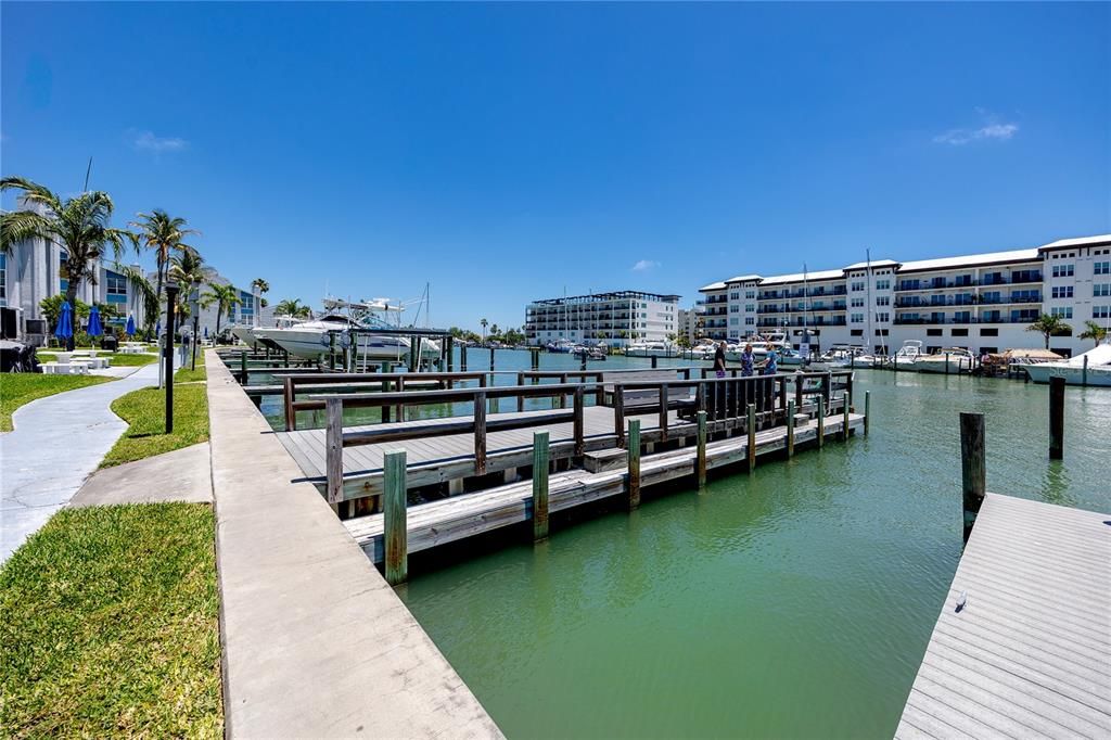 For Sale: $325,000 (1 beds, 1 baths, 430 Square Feet)
