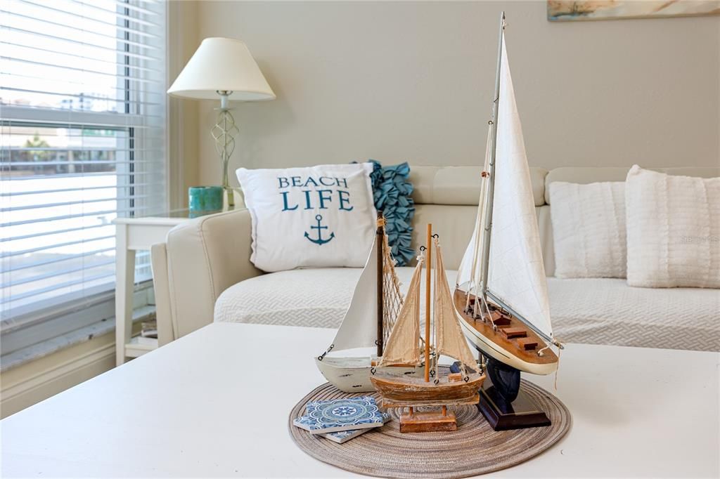 For Sale: $325,000 (1 beds, 1 baths, 430 Square Feet)