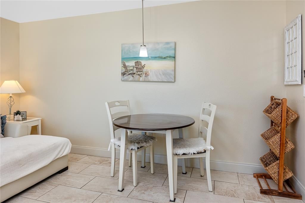 For Sale: $325,000 (1 beds, 1 baths, 430 Square Feet)