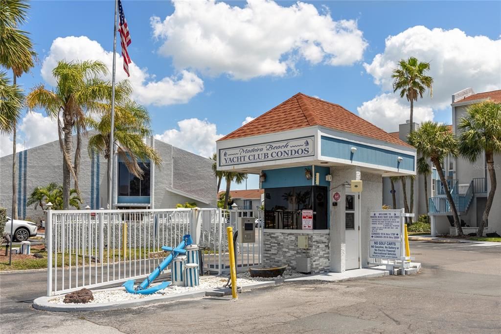 For Sale: $325,000 (1 beds, 1 baths, 430 Square Feet)