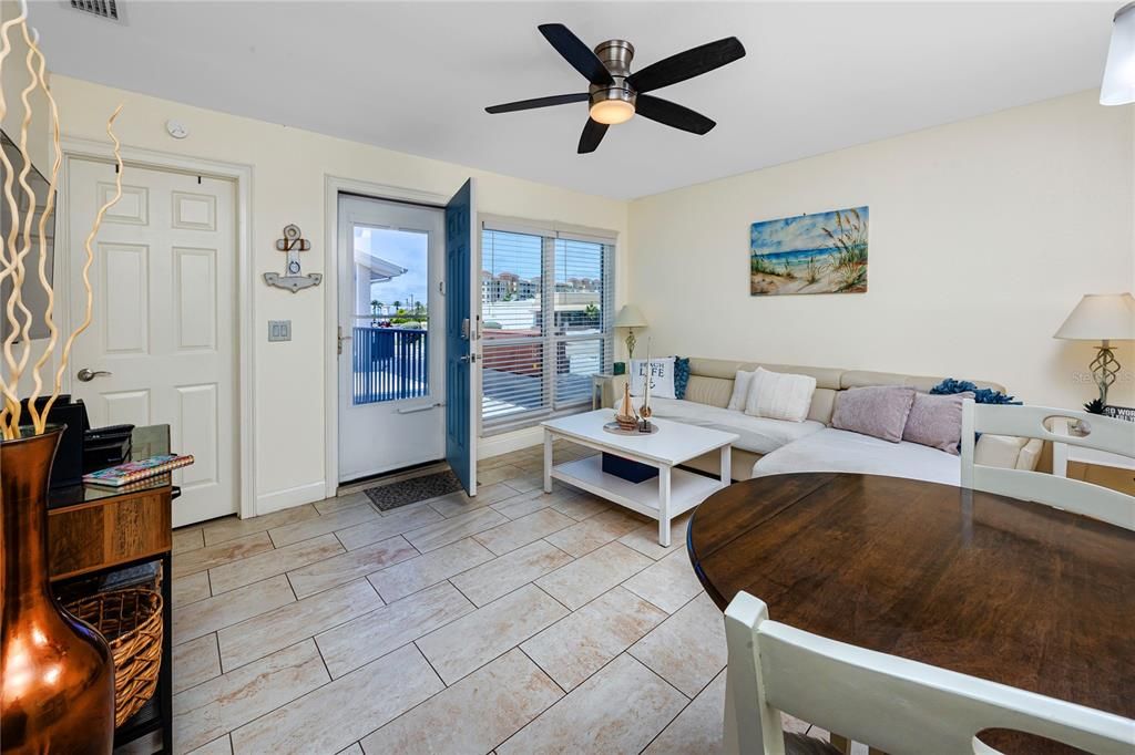 For Sale: $325,000 (1 beds, 1 baths, 430 Square Feet)