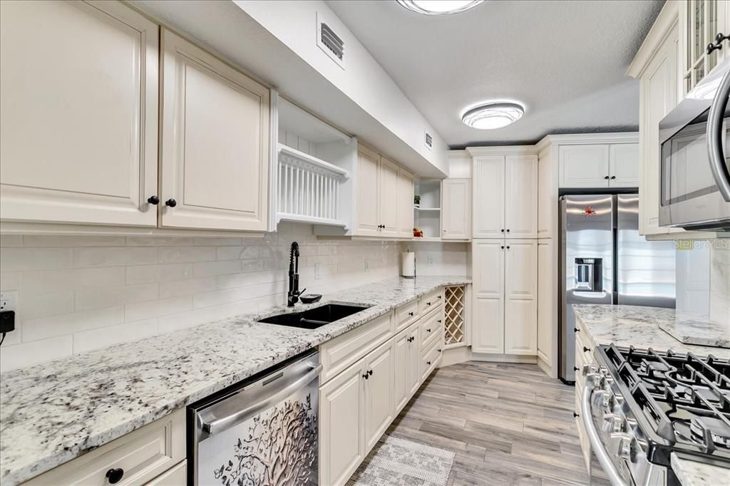Active With Contract: $545,000 (3 beds, 3 baths, 2352 Square Feet)