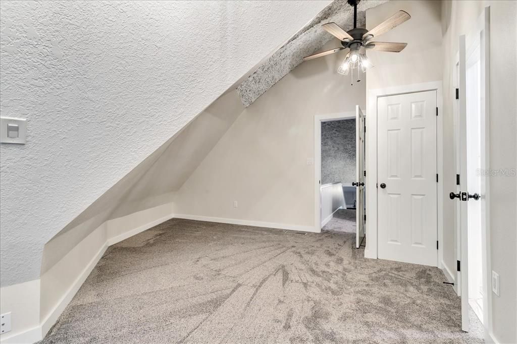 Active With Contract: $545,000 (3 beds, 3 baths, 2352 Square Feet)