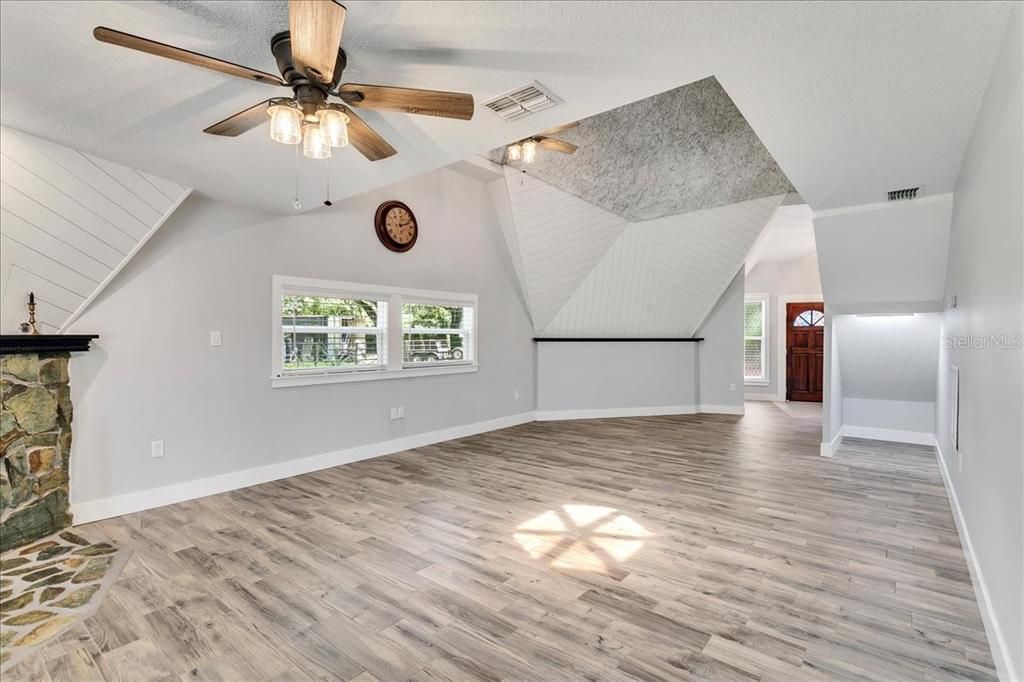 Active With Contract: $545,000 (3 beds, 3 baths, 2352 Square Feet)