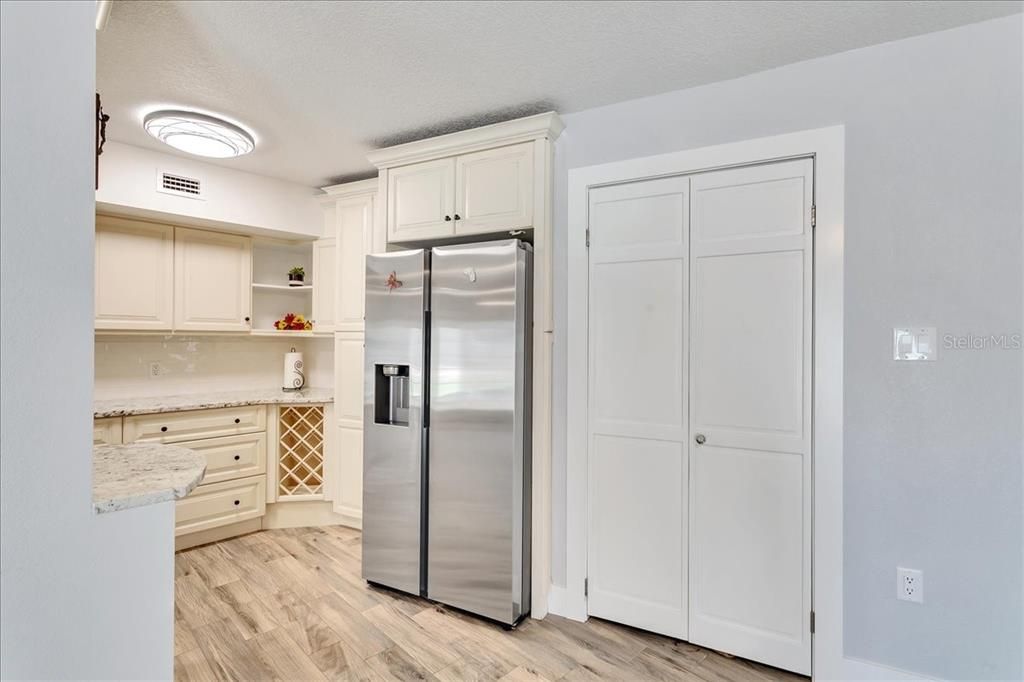 Active With Contract: $545,000 (3 beds, 3 baths, 2352 Square Feet)