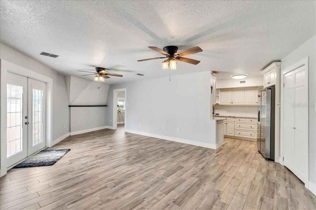 Active With Contract: $545,000 (3 beds, 3 baths, 2352 Square Feet)