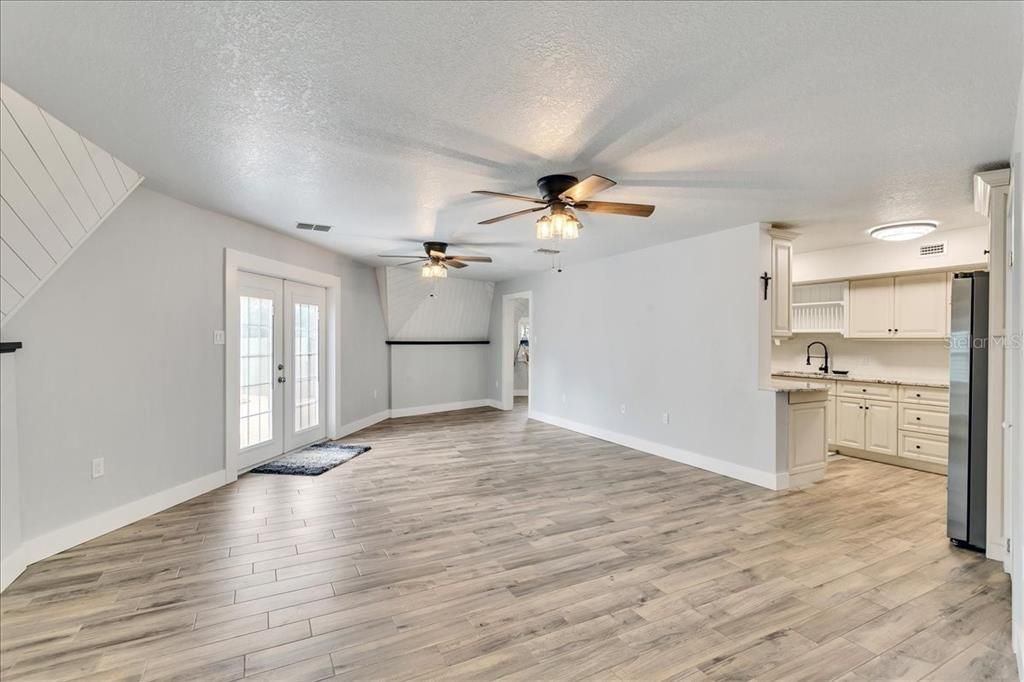 Active With Contract: $545,000 (3 beds, 3 baths, 2352 Square Feet)