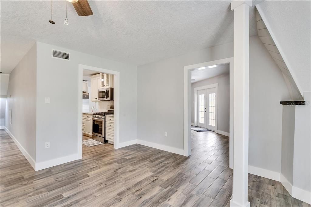 Active With Contract: $545,000 (3 beds, 3 baths, 2352 Square Feet)