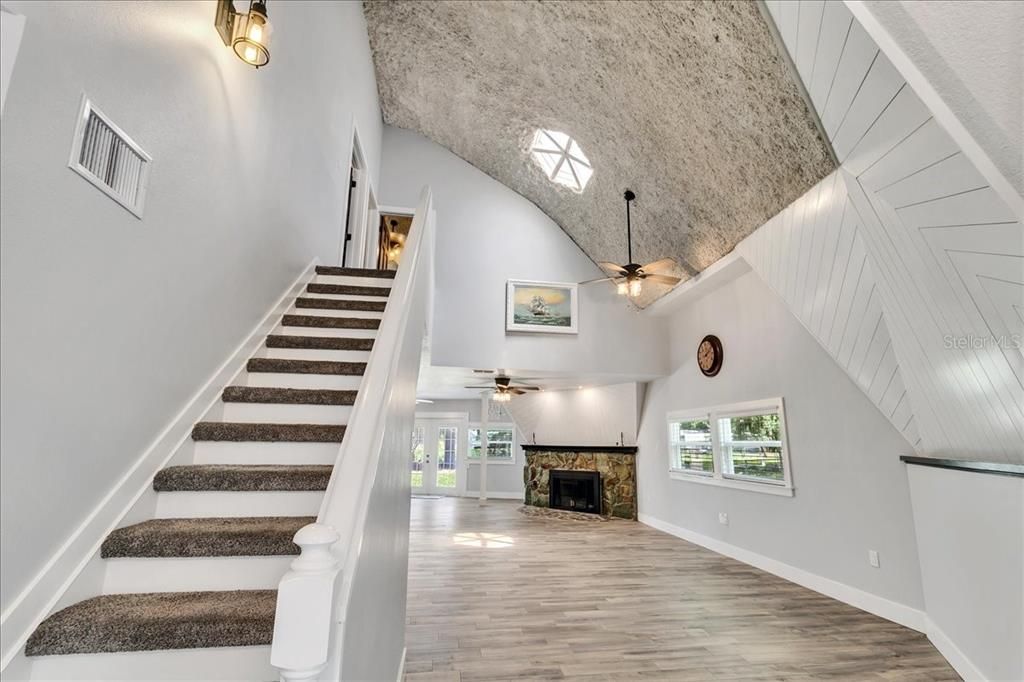 Active With Contract: $545,000 (3 beds, 3 baths, 2352 Square Feet)