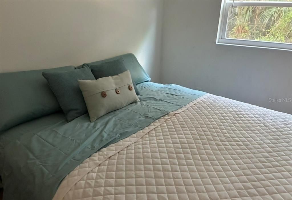 Active With Contract: $135,000 (2 beds, 2 baths, 972 Square Feet)