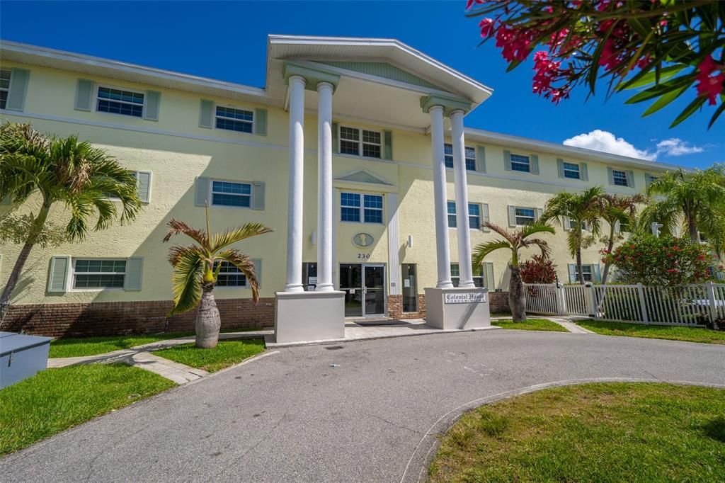 Active With Contract: $135,000 (2 beds, 2 baths, 972 Square Feet)