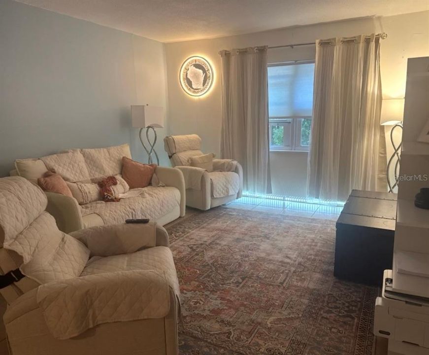 Active With Contract: $135,000 (2 beds, 2 baths, 972 Square Feet)