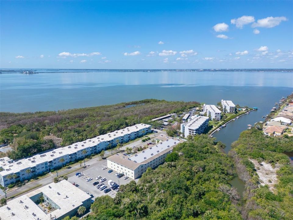 Active With Contract: $135,000 (2 beds, 2 baths, 972 Square Feet)