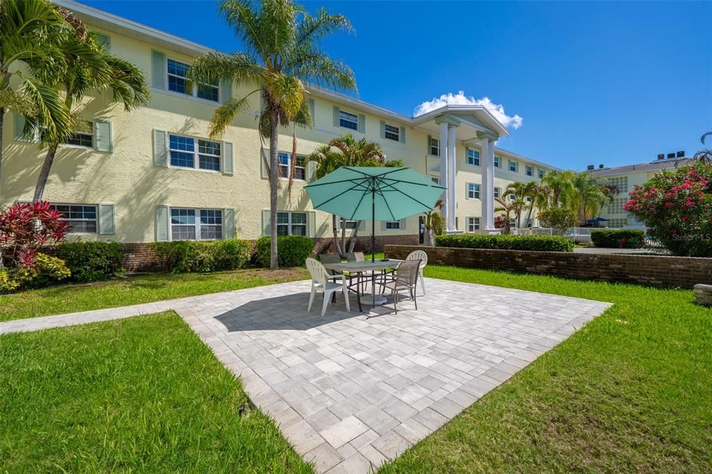 Active With Contract: $135,000 (2 beds, 2 baths, 972 Square Feet)