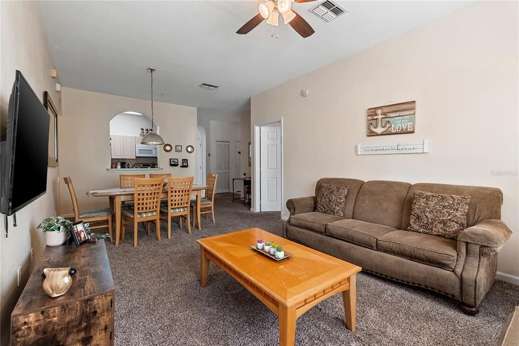 For Sale: $210,000 (3 beds, 2 baths, 1402 Square Feet)