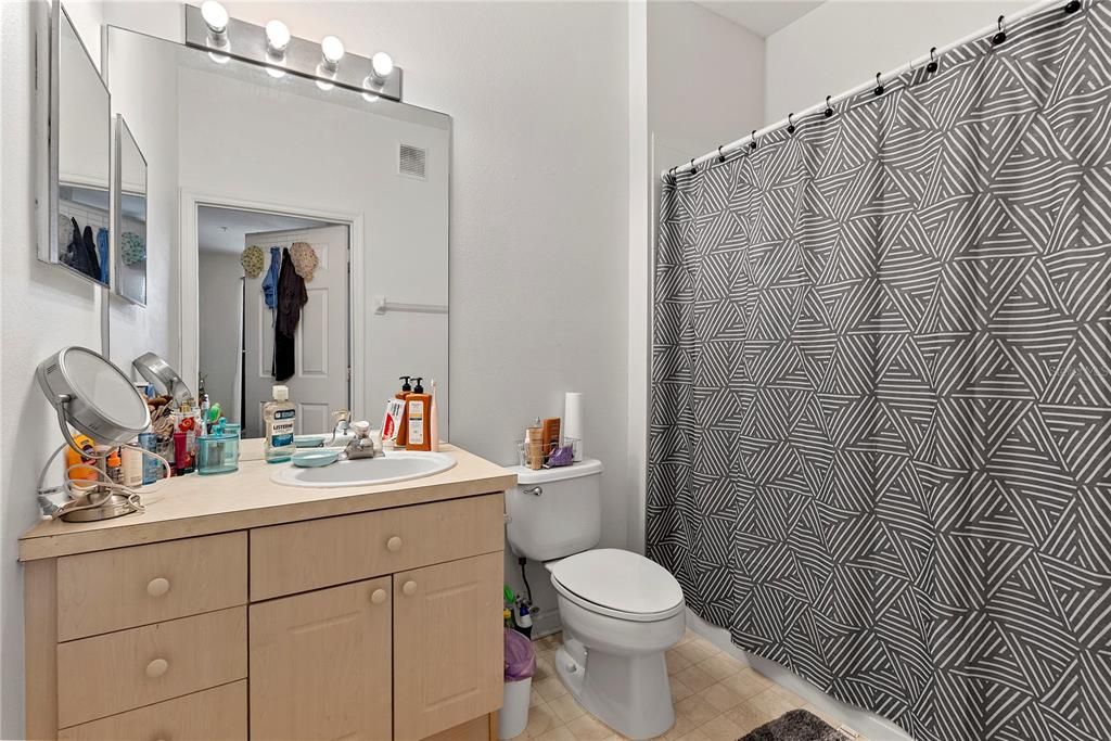 For Sale: $210,000 (3 beds, 2 baths, 1402 Square Feet)