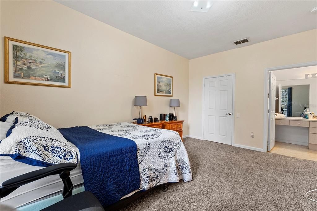 For Sale: $210,000 (3 beds, 2 baths, 1402 Square Feet)