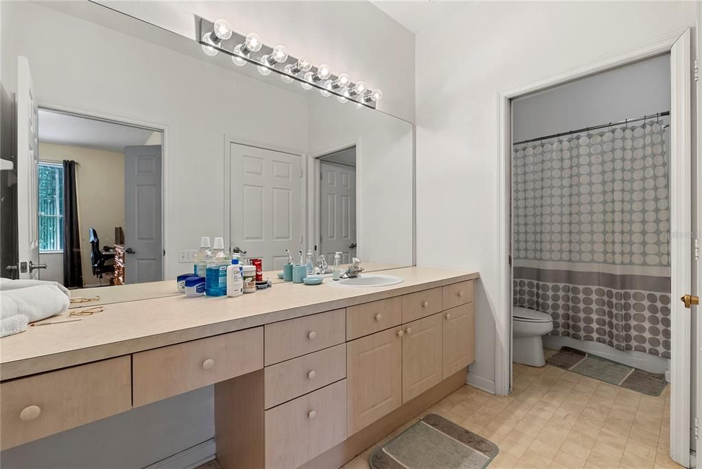 For Sale: $210,000 (3 beds, 2 baths, 1402 Square Feet)