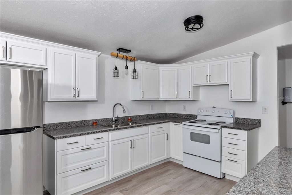 For Sale: $175,000 (3 beds, 2 baths, 1288 Square Feet)